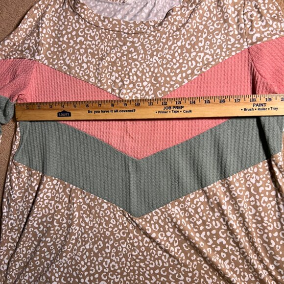 Haptics by Holly Harper Women LG Chevron Cheetah Pullover Oversized Top (N) - Picture 5 of 7